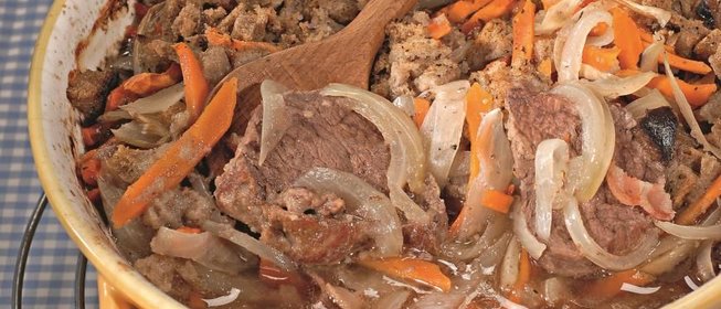 Говядина, тушенная с ржаным хлебом