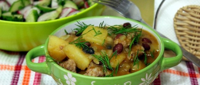 Рагу с домашними колбасками и фасолью