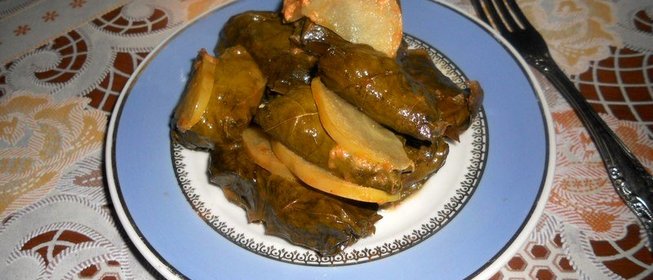 Голубцы в листьях винограда