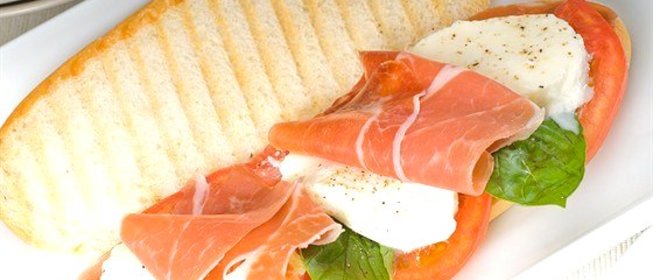 Капрезе с пармской ветчиной