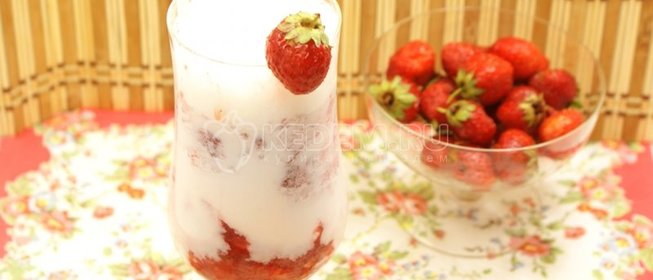 Молочный коктейль с клубникой
