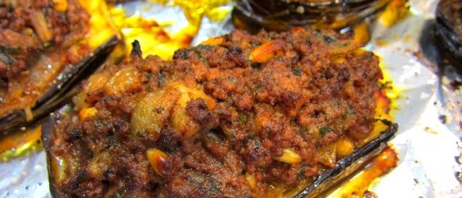 Баклажаны, фаршированные фаршем, в духовке