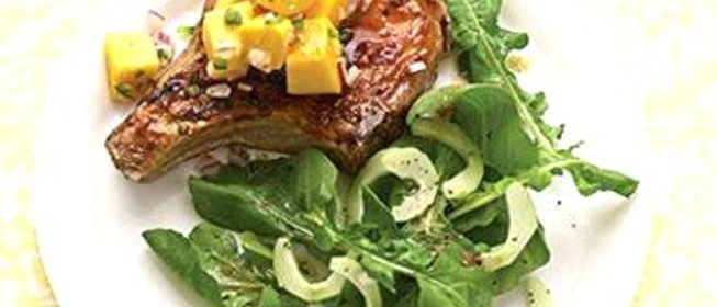 Глазированная свинина с сальсой из манго