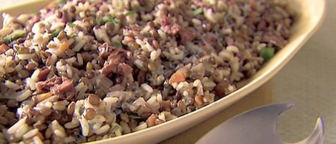 Салат из риса и чечевицы