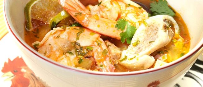 Солянка с пастой том-ям и лимонной травой