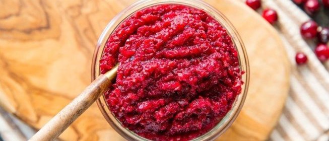 Соус с клюквой и финиками