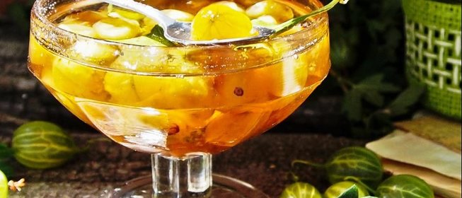 Янтарное варенье из зеленого крыжовника