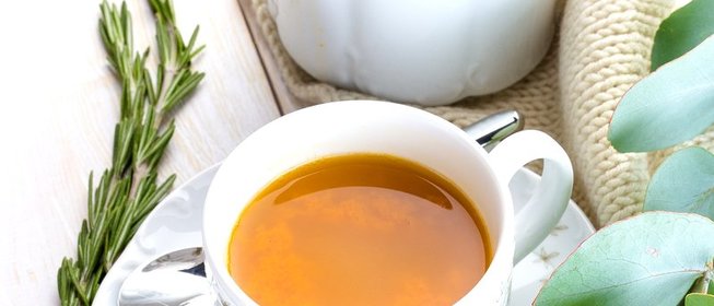 Горячий коктейль из облепихи с розмарином и имбирем