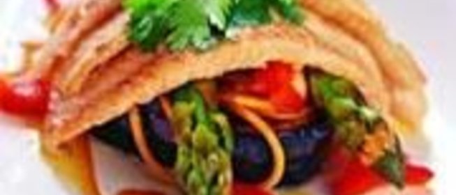 Филе морского языка с тушеными овощами и спагетти