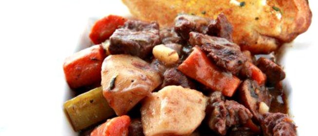 Говядина с вином и овощами