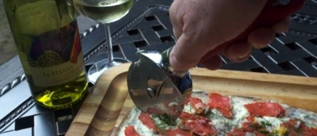 Пицца с лососем