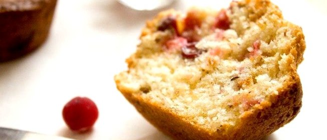 Клюквенные маффины с фундуком