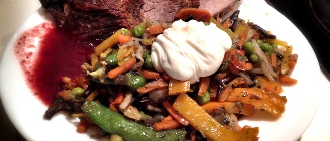 Запеченая свинина с овощами