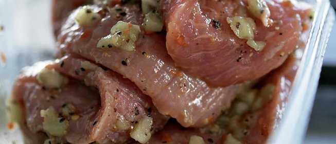 Говядина-гриль, маринованная с киви