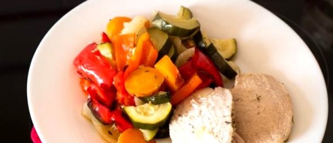 Сочная свинина с чесноком в духовке