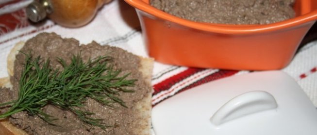 Паштет из печени индейки с корнем сельдерея и вином