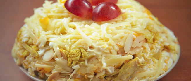Салат с курицей и виноградом