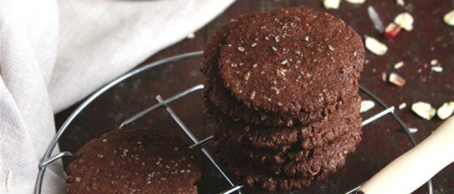 Шоколадное печенье-сэндвич с арахисовой пастой