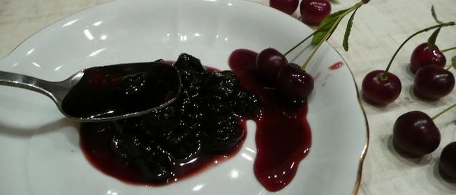 Густое вишневое варенье