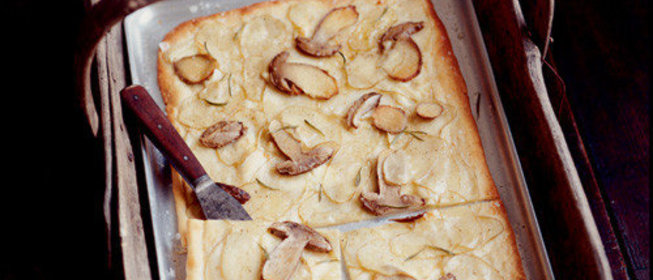 Пицца с грибами и картофелем