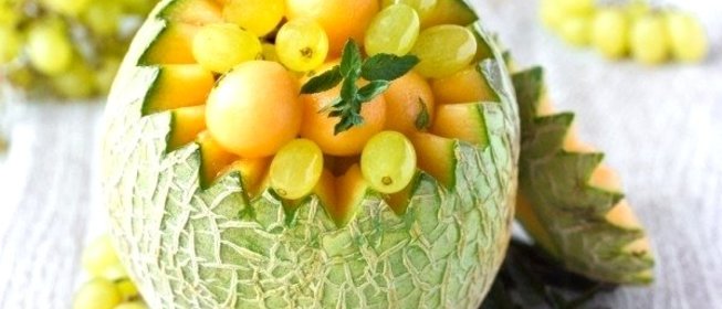 Фруктовый салат из дыни и винограда