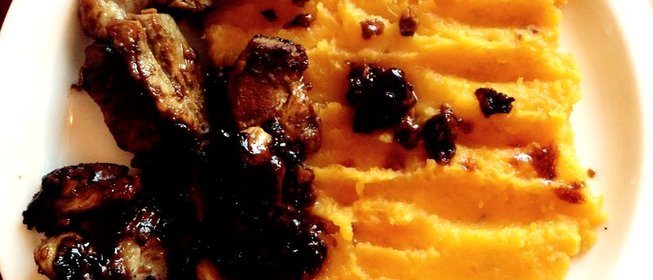 Жаренная свинина с тамариндом и пюре из батата