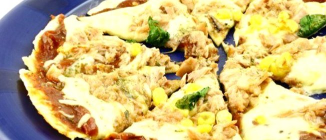 Зерновая пицца с тунцом и кукурузой