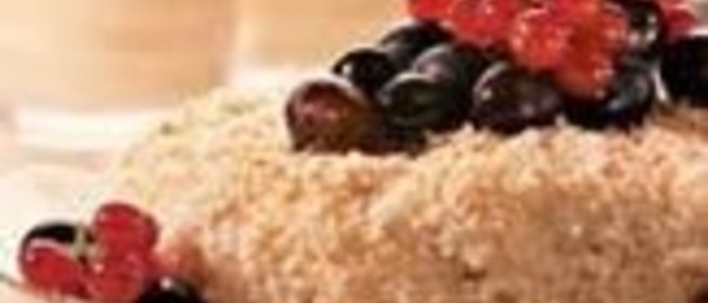 Кокосовый рис с виноградом и красной смородиной