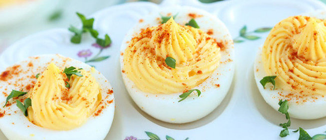 Пряные фаршированные яйца