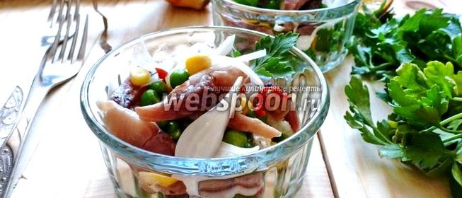 Салат-закуска из копчёной сельди, горошка и кукурузы