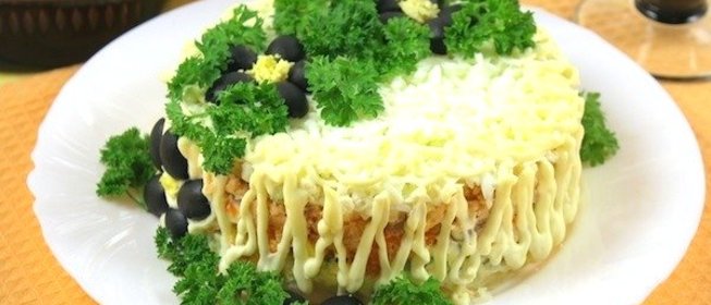 Салат с горбушей горячего копчения