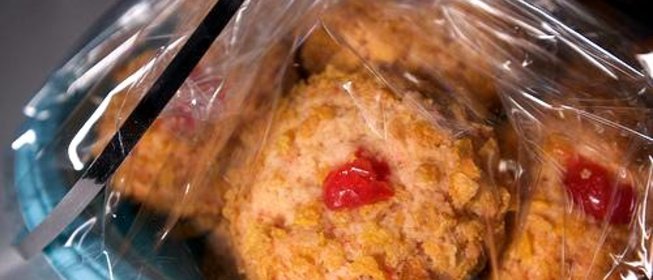 Печенье с орехами и мараскиновой вишней