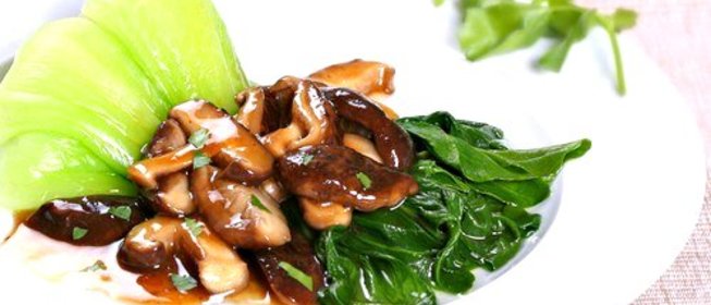 Пак-чой с грибным соусом