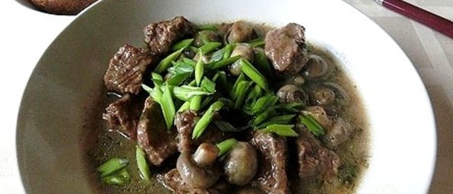 Говядина с грибами и сыром