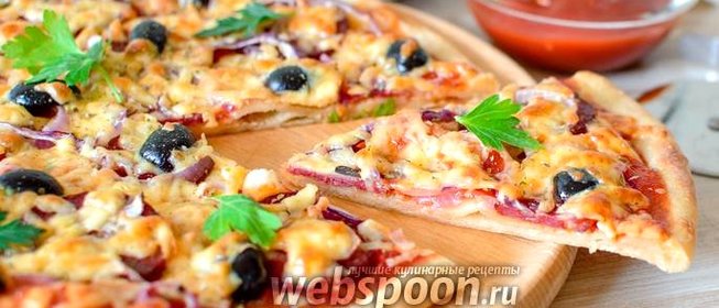 Пицца с колбасой и сыром