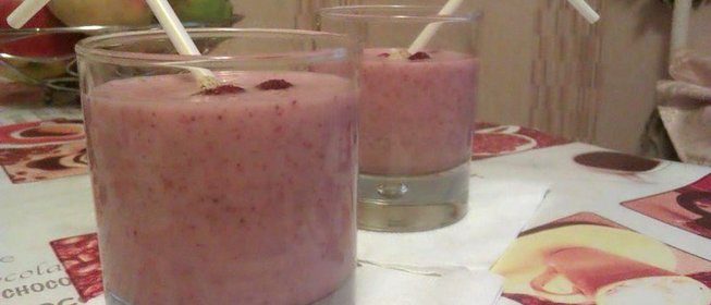 Молочный коктейль с земляникой