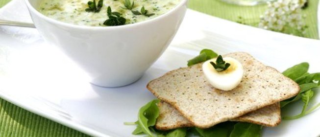 Куриный суп с яйцом и зеленым луком