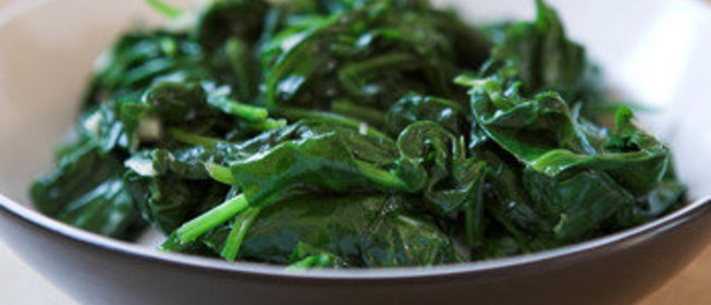 Гарнир из шпината с яйцом