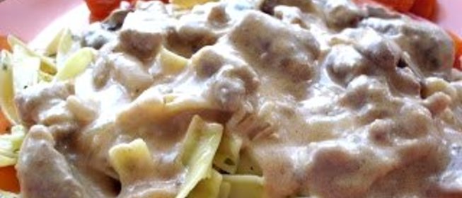 Тушеная говядина со сметаной