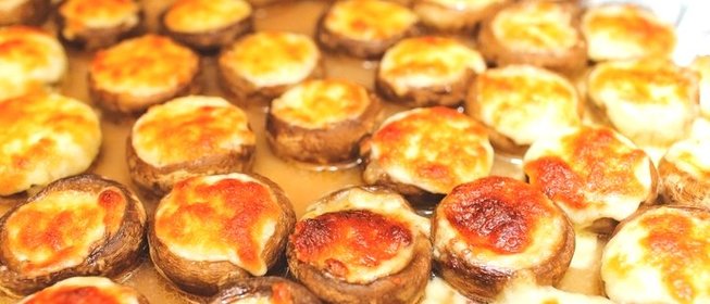 Шампиньоны с сулугуни