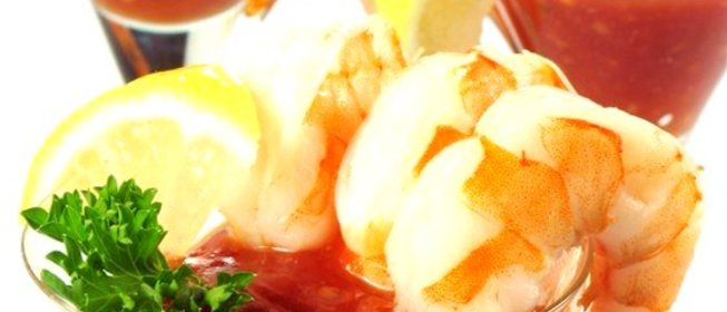 Креветочный коктейль с водкой, сельдереем, табаско и кетчупом