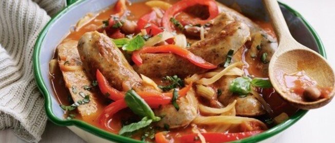 Сосиски с фасолью и томатами