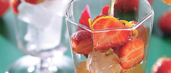 Компот из ревеня и клубники