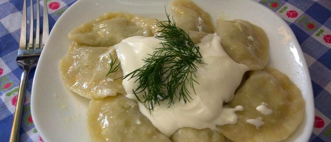 Вареники по - украински из молодой капусты с малом и сметаной