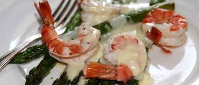 Спаржа с креветками