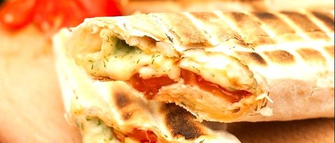 Лаваш с адыгейским сыром и зеленью