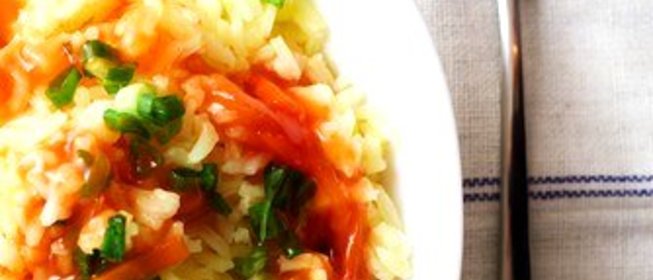 Рисовая каша с томатом и сыром