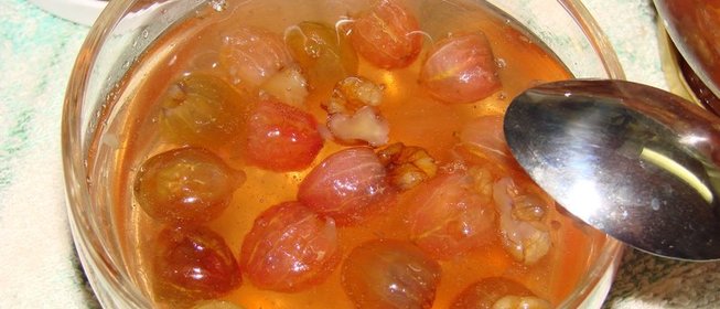 Варенье из крыжовника с грецкими орехами