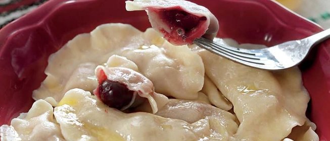 Паровые вареники с вишней