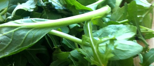 Холодный суп-коктейль из авокадо, рукколы, шпината и базилика